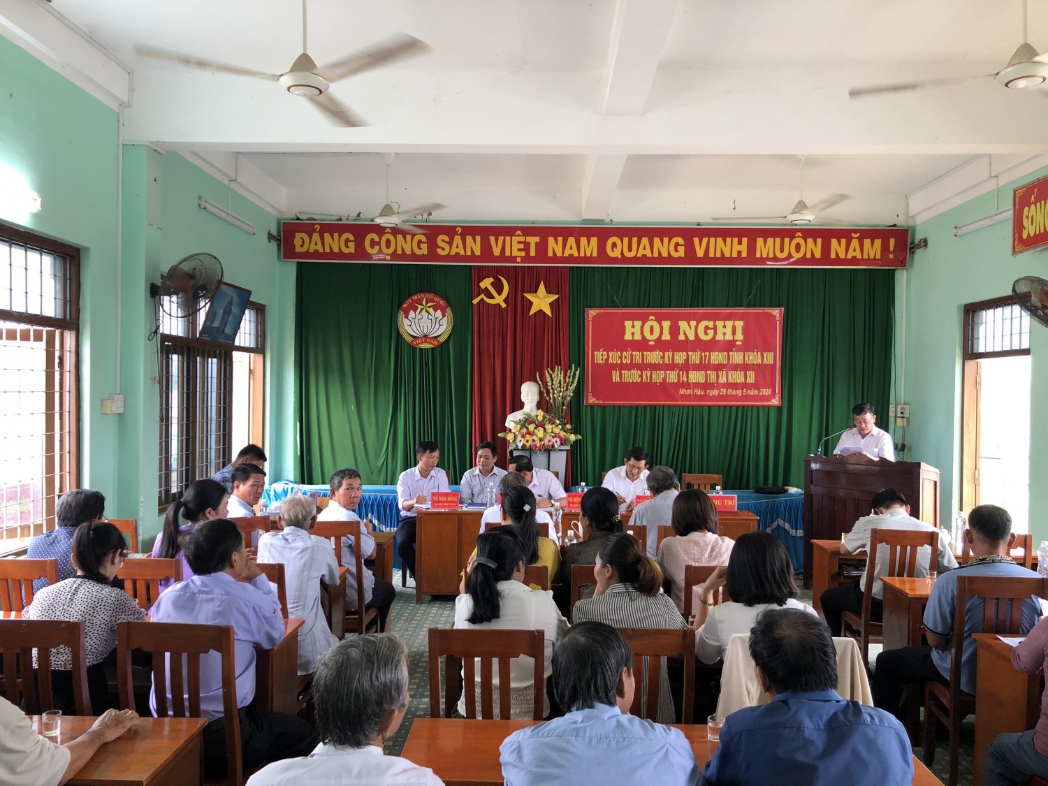 Tiếp xúc cử tri trước kỳ họp thứ 17 HĐND tỉnh khóa XIII và trước kỳ họp thứ 14 HĐND thị xã khóa XII